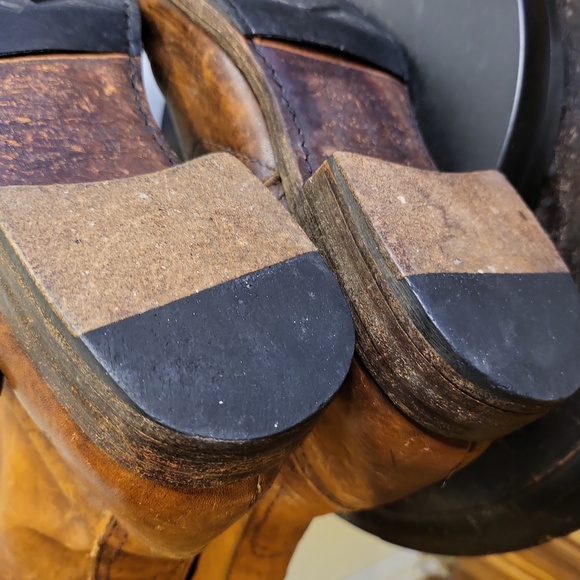 Frye Boots 77619 size 8 1/2 Brown Distressed - Picture 10 of 14